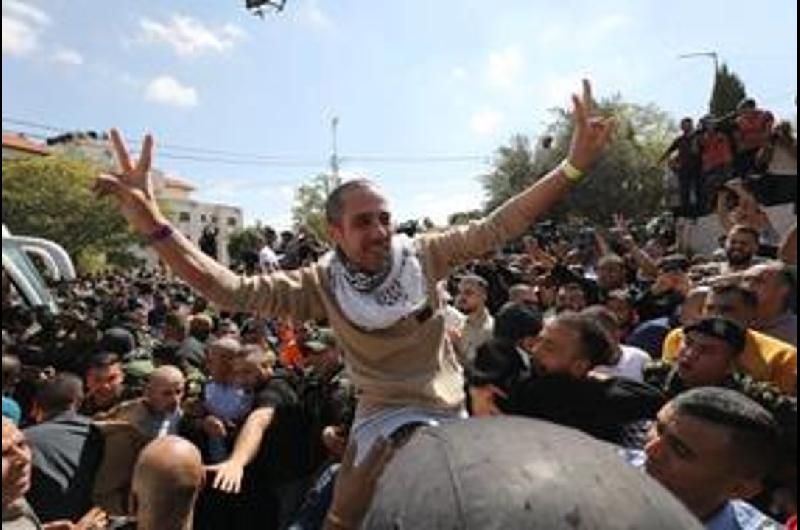 Llegan a Egipto 154 prisioneros palestinos liberados por Israel reportan fuentes