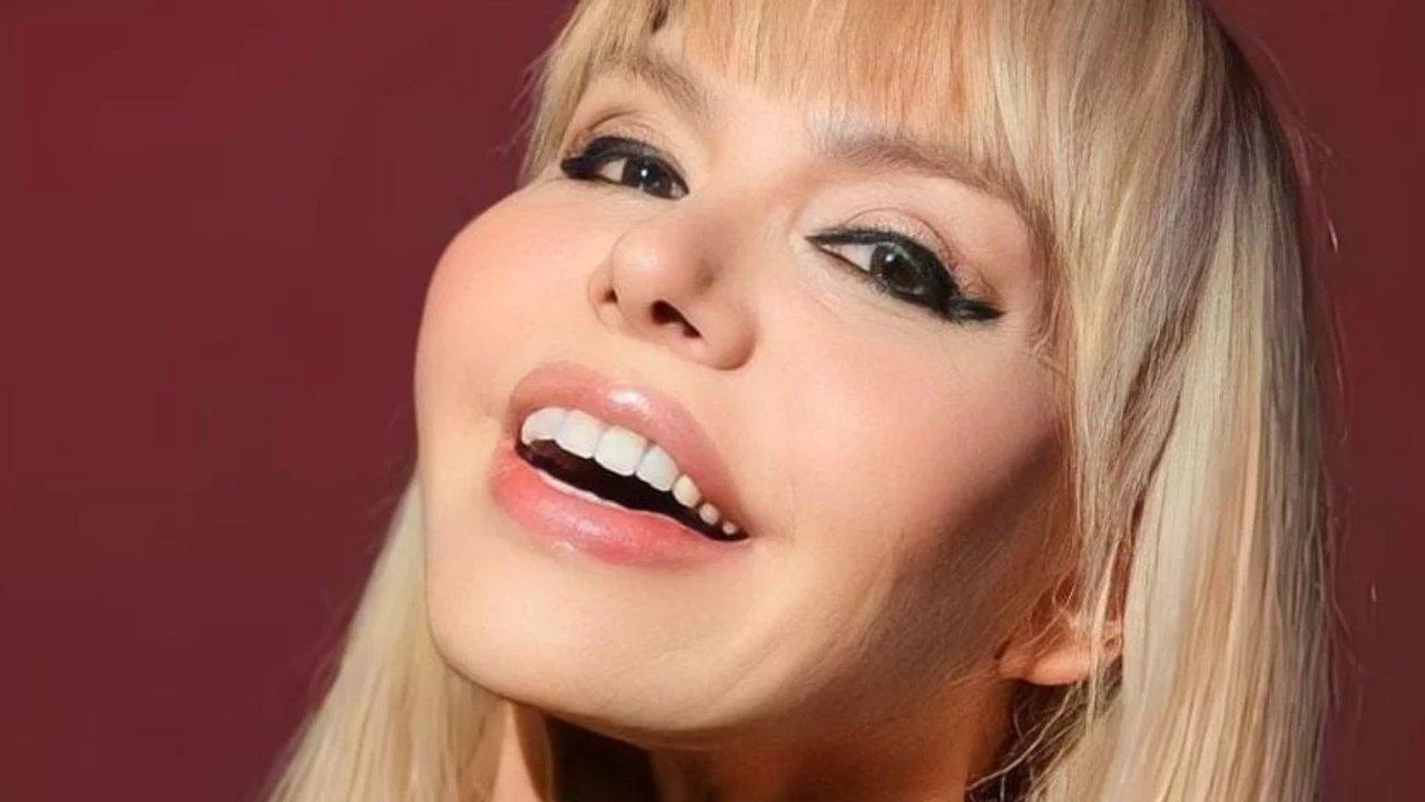 ldquoTuvimos algo me dio unos besos fuertesrdquo- Adriana Aguirre contoacute su historia con un cantante