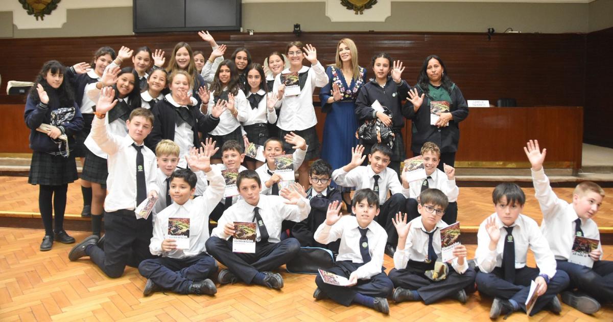 Estudiantes del Colegio Nueva Siembra visitaron la Legislatura