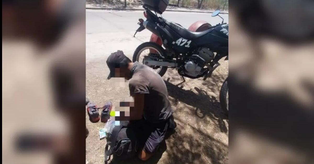 Un sujeto se resistioacute a su detencioacuten e intentoacute apuntildealar a efectivos policiales