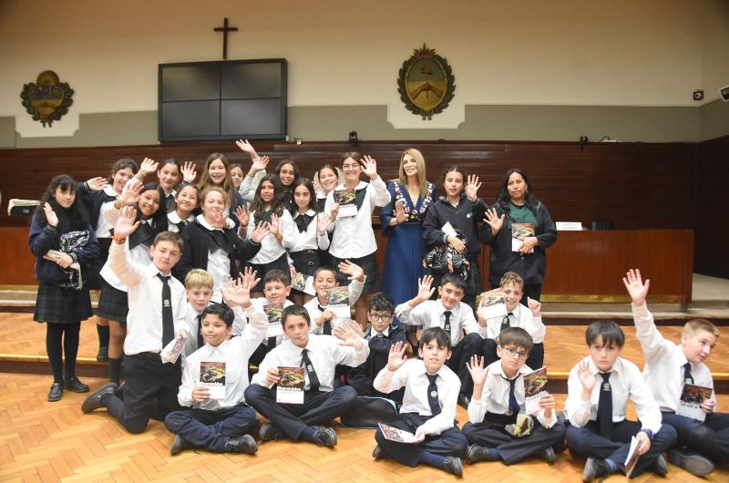 Estudiantes del Colegio Nueva Siembra visitaron la Legislatura