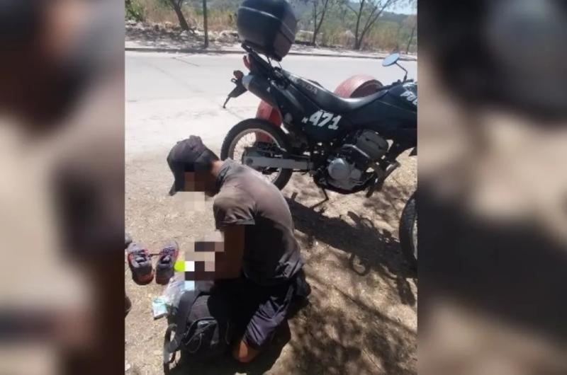 Un sujeto se resistioacute a su detencioacuten e intentoacute apuntildealar a efectivos policiales
