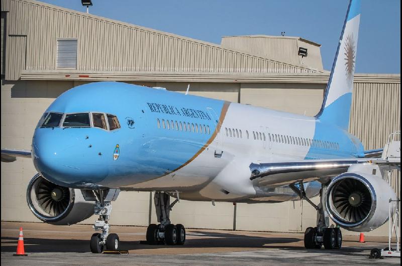 Milei y su viaje en el avioacuten presidencial