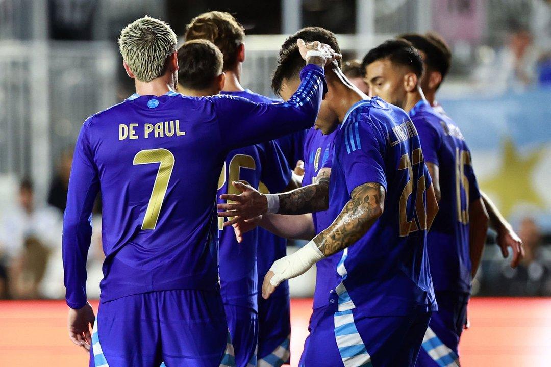 Martiacutenez tras la goleada de la Seleccioacuten argentina- ldquoFeliz por el debut de varios chicosrdquo
