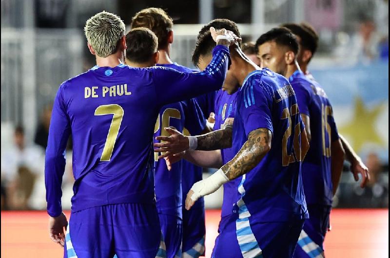 Martiacutenez tras la goleada de la Seleccioacuten argentina- ldquoFeliz por el debut de varios chicosrdquo