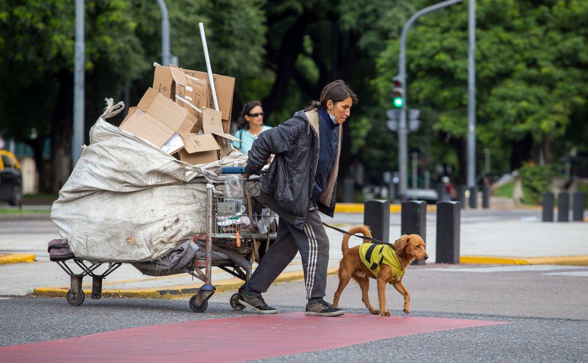 Calculan que la pobreza cayoacute al 307-en-porciento- en los uacuteltimos seis meses por una mayor suba de los ingresos