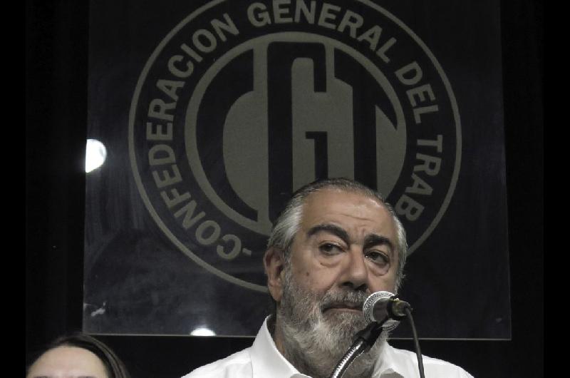 La CGT festeja antes el Diacutea de la Lealtad y se despega de La Caacutempora