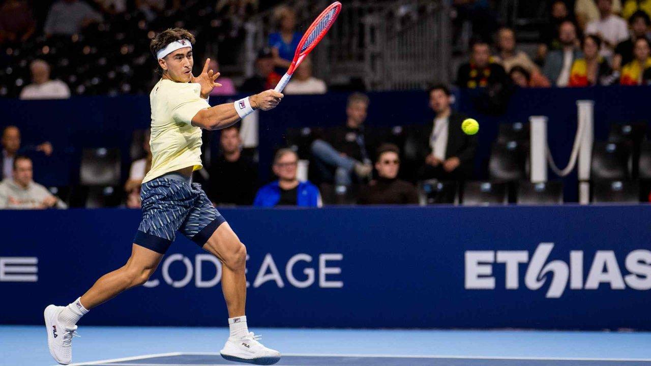 Comesantildea va por un lugar en los cuartos de final del ATP 250 de Bruselas