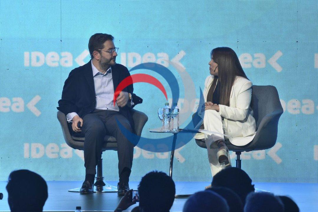 Mientras el Gobierno afianza su alineacioacuten con EEUU los empresarios miran hacia China