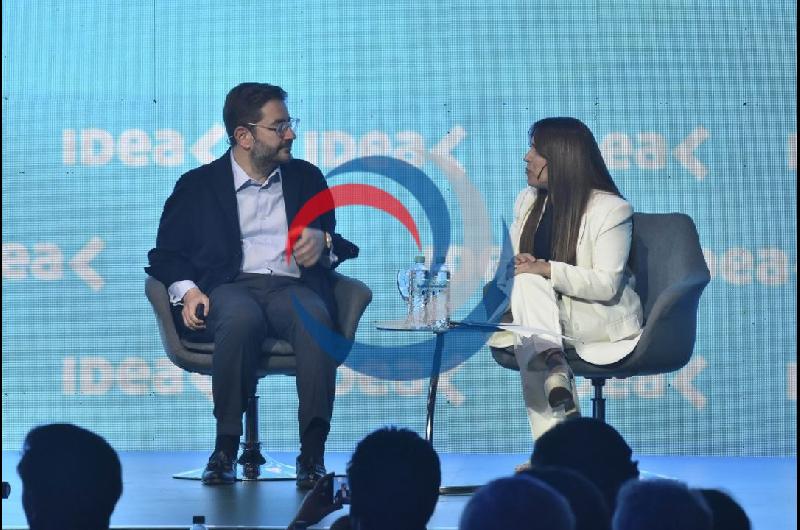 Mientras el Gobierno afianza su alineacioacuten con EEUU los empresarios miran hacia China
