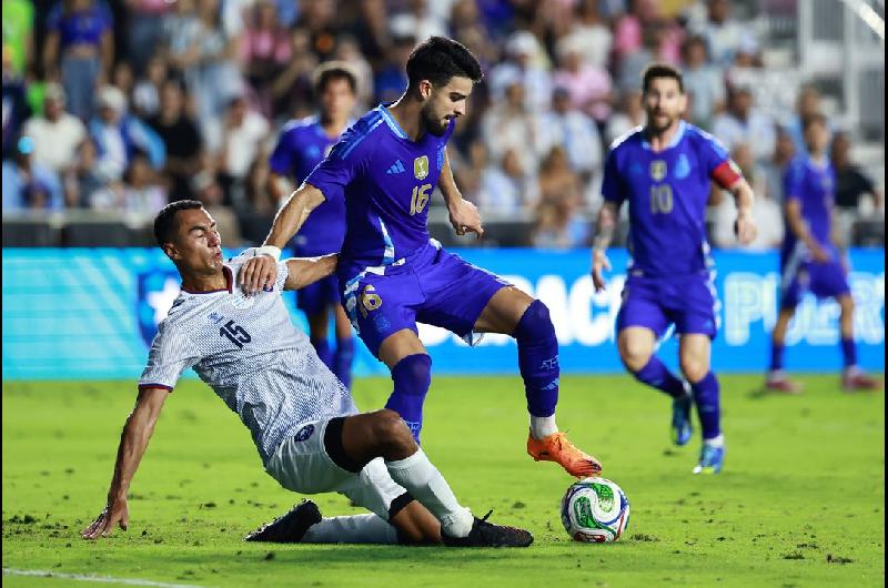 Imparable- Debutoacute con la Seleccioacuten argentina se bajoacute del avioacuten y anotoacute un gol para Palmeiras