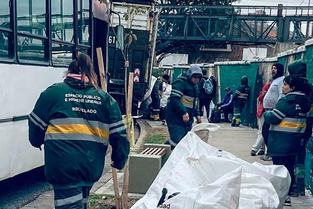 Los cartoneros seguro no votan a Milei- el kilo de cartoacuten se desplomoacute trabajan maacutes y ganan menos