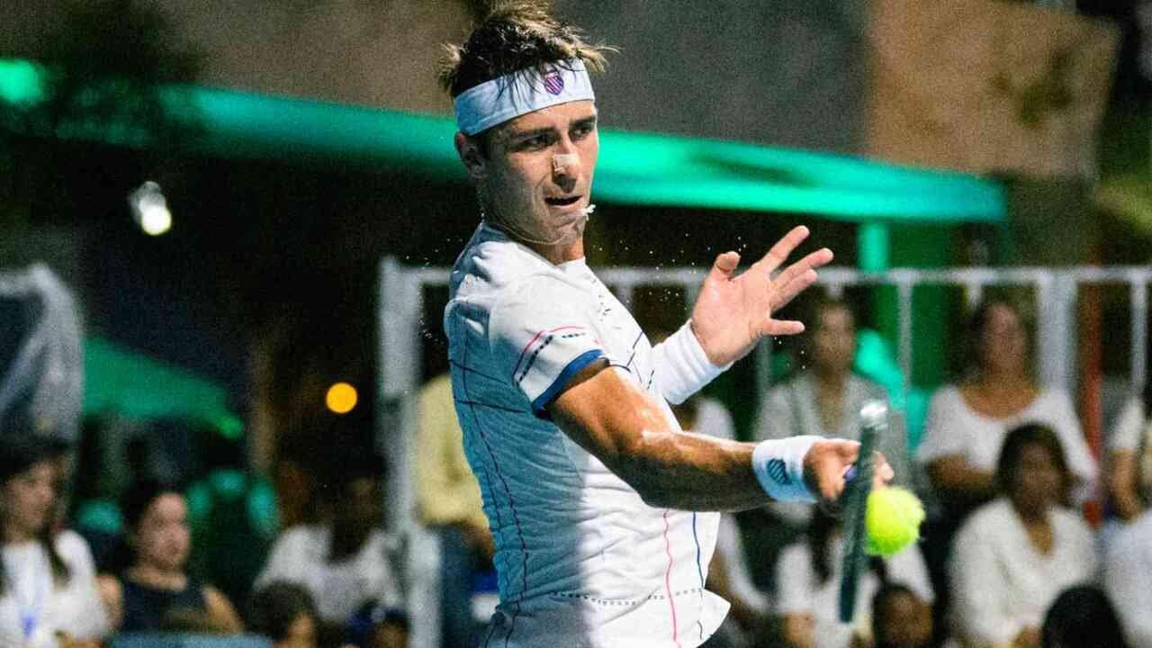 Gran triunfo de Etcheverry para meterse en los cuartos de final del ATP 250 de Estocolmo