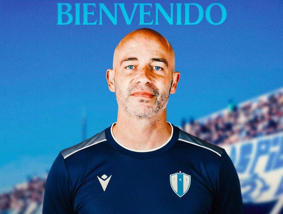 Sebastiaacuten Meacutendez nuevo DT de Juventud- llega con la misioacuten de salvar al equipo