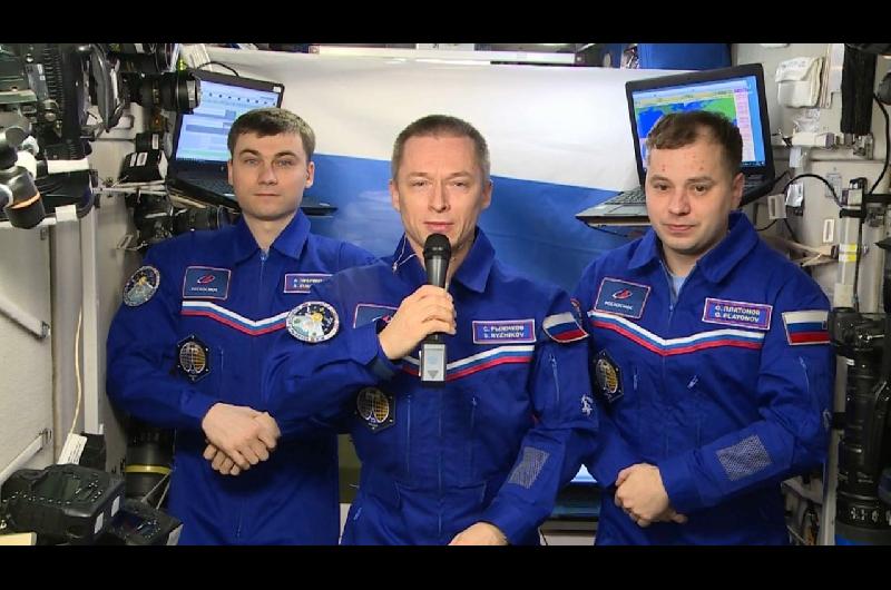 Los cosmonautas rusos completaron su primera caminata espacial en 2025  