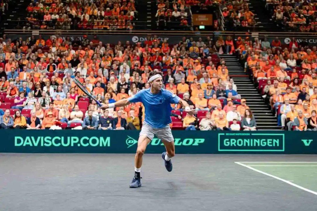Tomaacutes Etcheverry no pudo ante Holger Rune y se despidioacute del ATP de Estocolmo