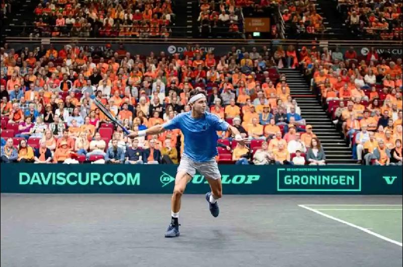 Tomaacutes Etcheverry no pudo ante Holger Rune y se despidioacute del ATP de Estocolmo