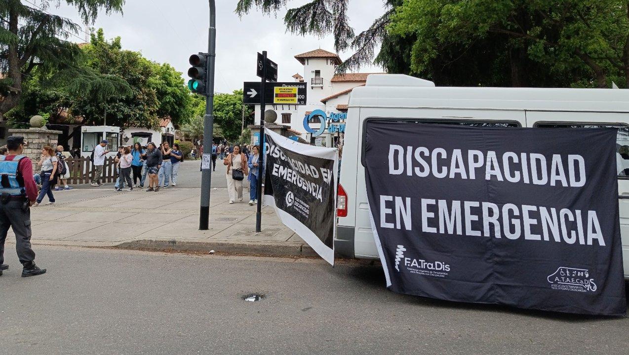 Tensioacuten en la ANDIS- familiares ingresaron al edificio y pediacutean abrir un canal de diaacutelogo con autoridades