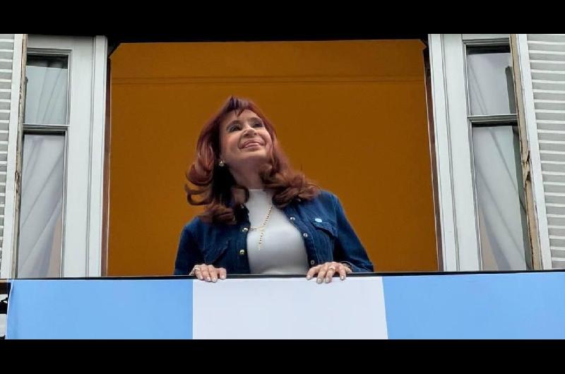 Cristina Kirchner advirtioacute que la economiacutea estaacute manejada a ldquocontrol remotordquo por EEUU- ldquoEs Milei o Argentina