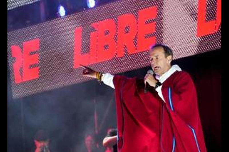 Candidato presidencial Jorge ldquoTutordquo Quiroga acaricia el viejo suentildeo de girar hacia la derecha a Bolivia