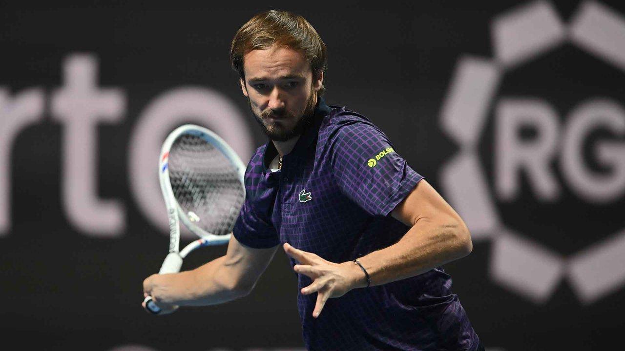 Medvedev superoacute a Duckworth y se metioacute en la final del ATP 250 de Almaty