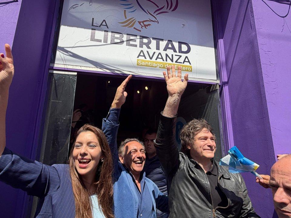 Milei llegoacute a Santiago del Estero y encendioacute el local de La Libertad Avanza