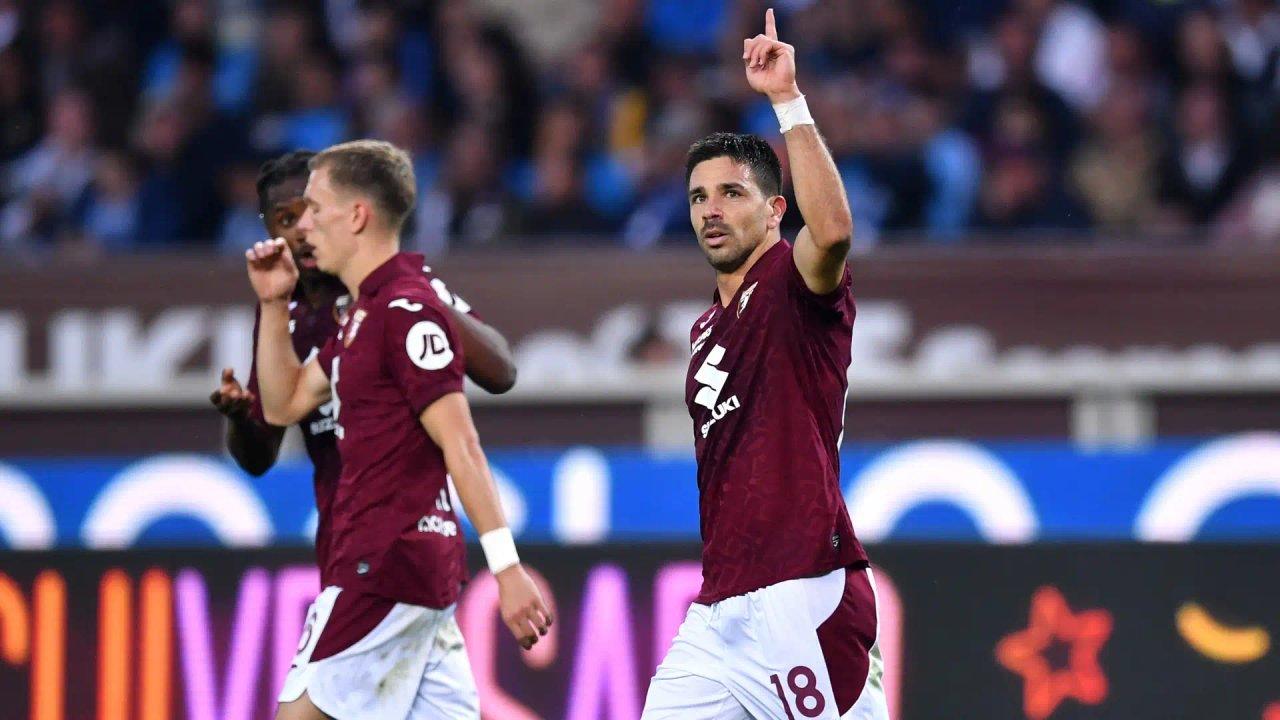 Italia- Giovanni Simeone aplicoacute la ldquoley del exrdquo y el Torino dio el batacazo venciendo al Napoli