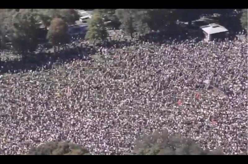 Mientras DonaldTrump y Bessent se enfocan en Argentina una ola de protestas sacude a Estados Unidos