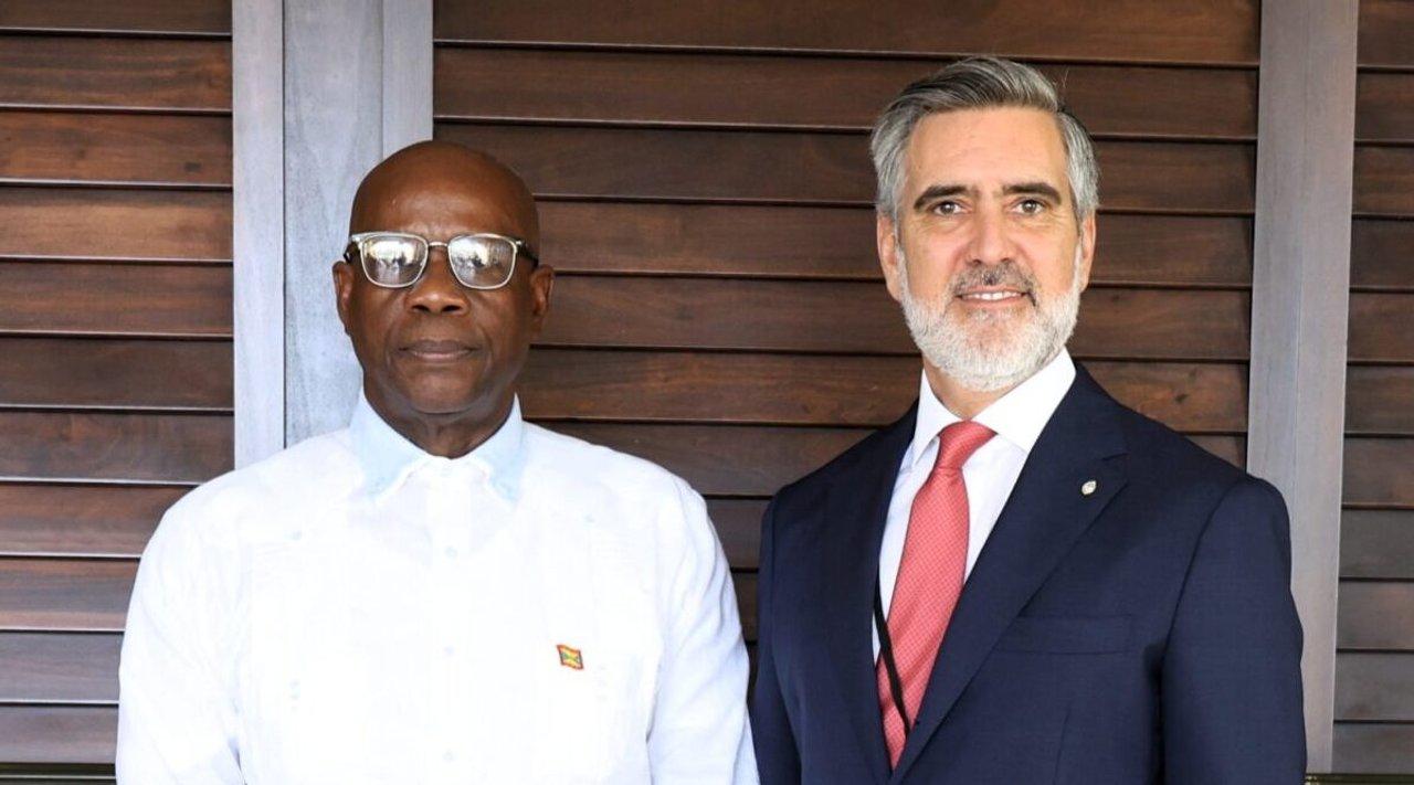 El Gobierno mandoacute a funcionarios al Caribe con pasaje en primera y hotel 5 estrellas que vale US600 la noche