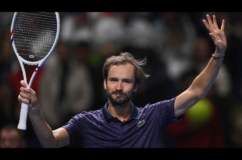 Medvedev le ganoacute Moutet y se quedoacute con el ATP de Almaty