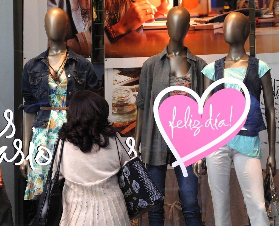 Diacutea de la Madre 2025- las ventas se desplomaron y el regalo promedio ya no alcanza ni para una remera