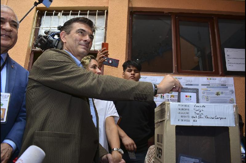 El Gobierno felicitoacute a Rodrigo Paz por su triunfo en las elecciones de Bolivia
