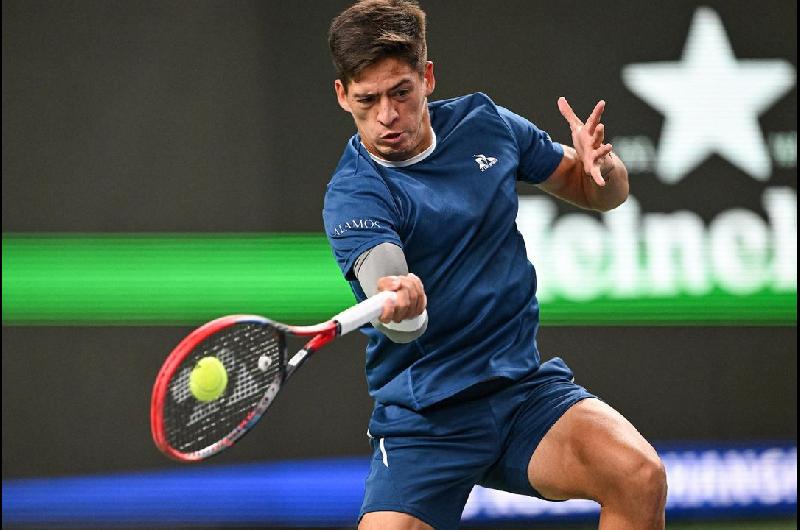 Sebastiaacuten Baacuteez volvioacute a caer en el ATP de Basilea y no levanta en el circuito
