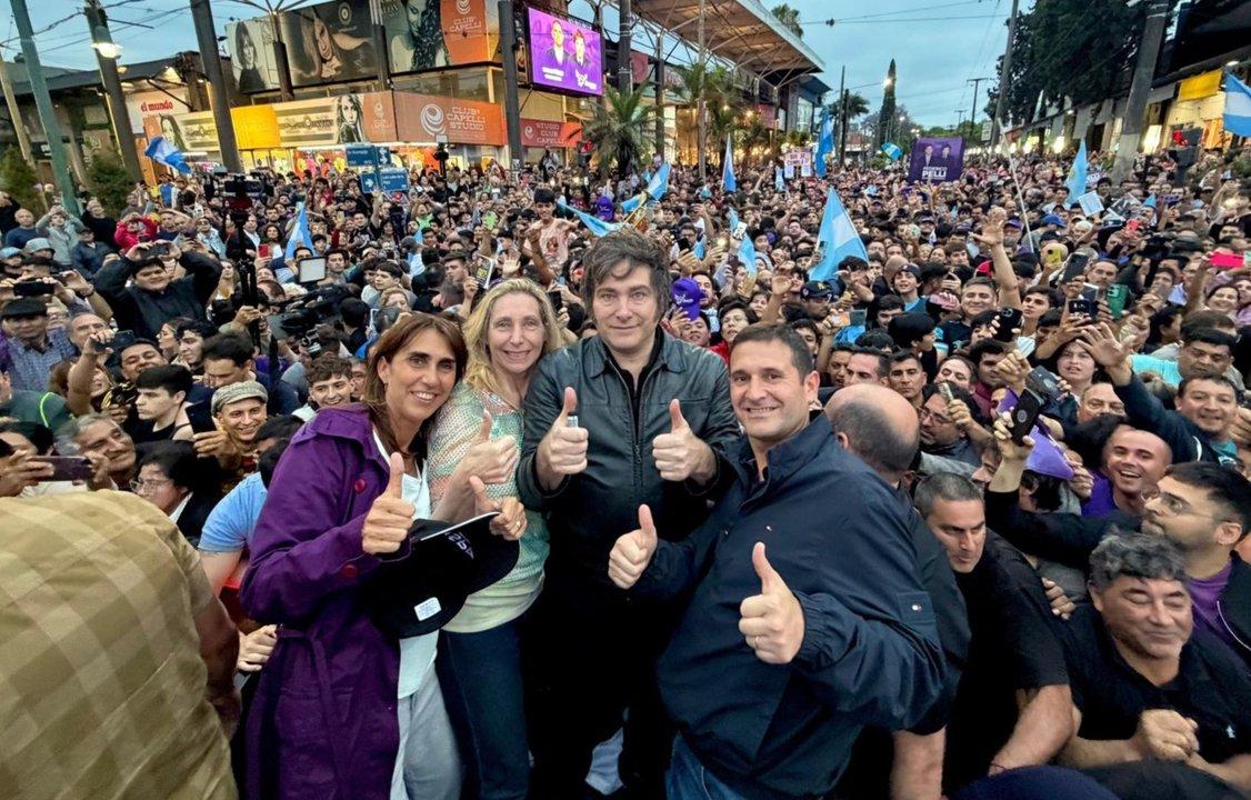 Comenzoacute la caravana que encabeza Milei en Coacuterdoba