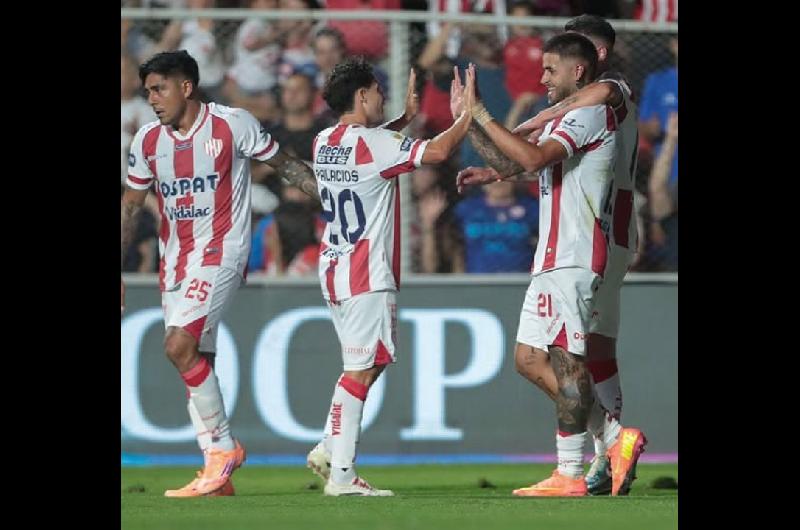 Unioacuten goleoacute a Defensa y Justicia por 3-0 y volvioacute a acercarse a la punta de la zona A del Torneo Clausura 2025