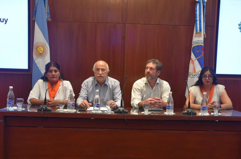 Firmaron un convenio de cooperacioacuten para  aplicar programa de eficiencia energeacutetica