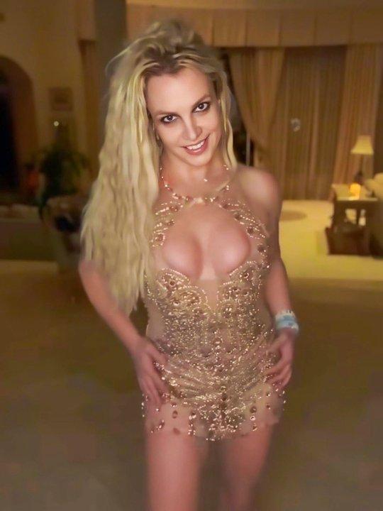 Britney Spears generoacute preocupacioacuten al revelar que sufrioacute dantildeo cerebral en un posteo que luego eliminoacute