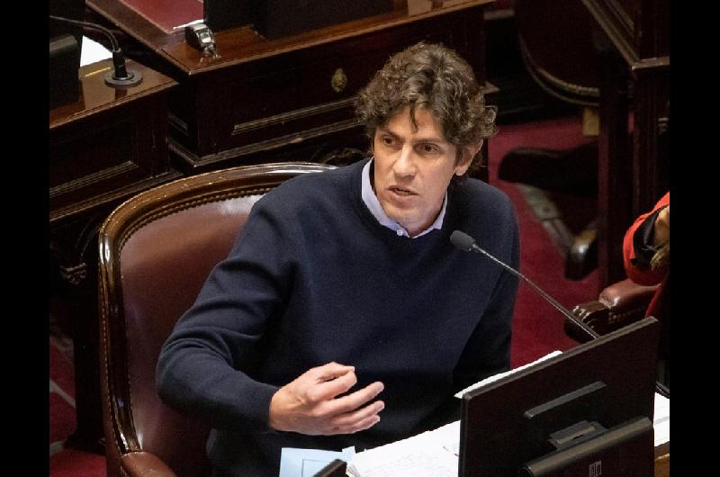 Lousteau- El Gobierno tiene superaacutevit pero a costo del deacuteficit de las familias