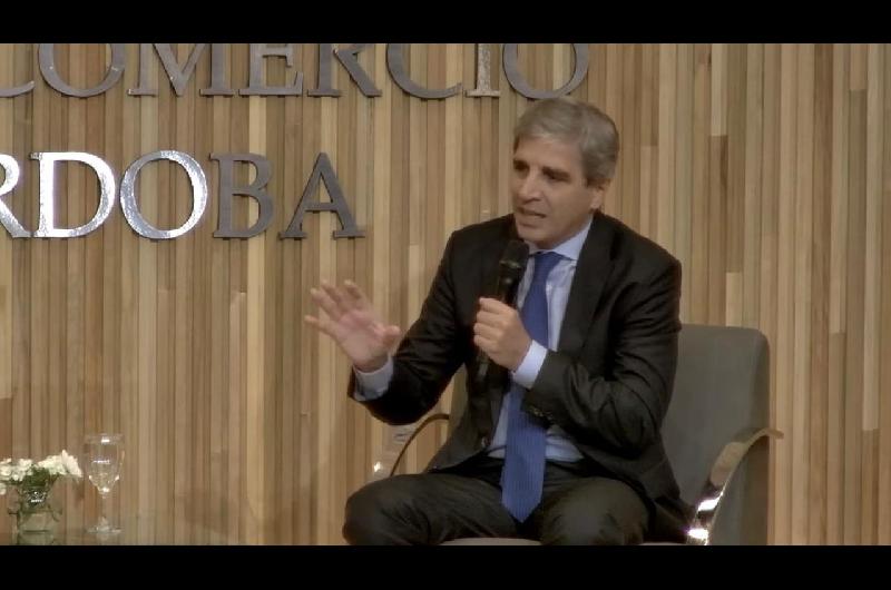 Luis Caputo anticipoacute queacute va a pasar con el doacutelar despueacutes de las elecciones