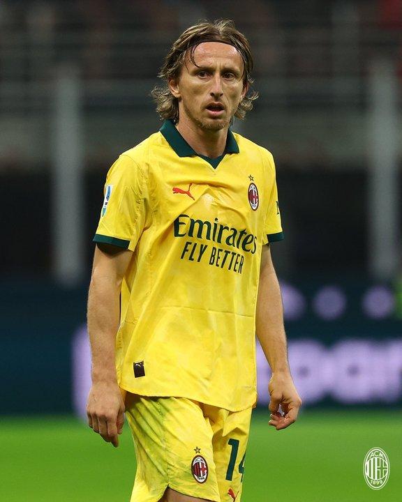 Milan defiende la cima en una Fecha 8 de alto voltaje en la Serie A