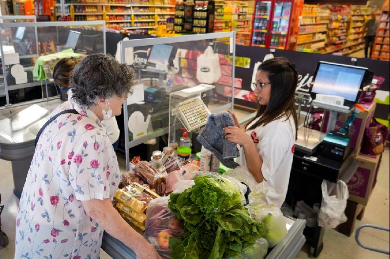 Mejoroacute la confianza del consumidor en octubre