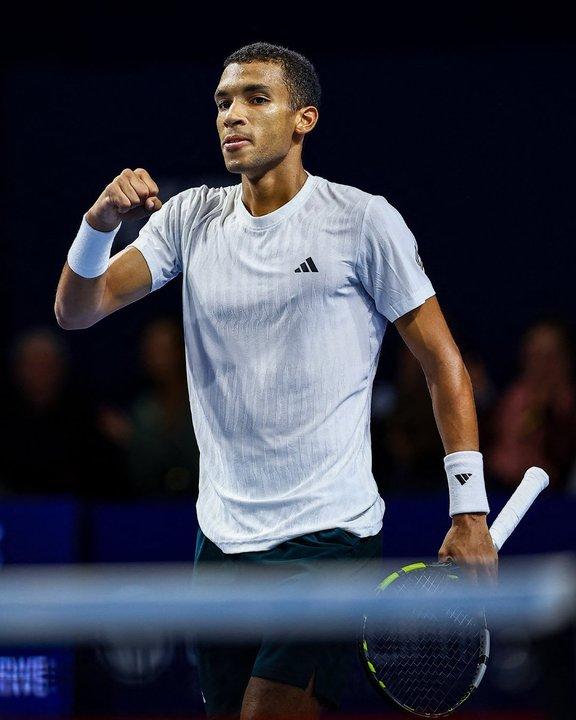 Auger-Aliassime avanza firme en el ATP de Basilea y mantiene su dominio en pista dura cubierta