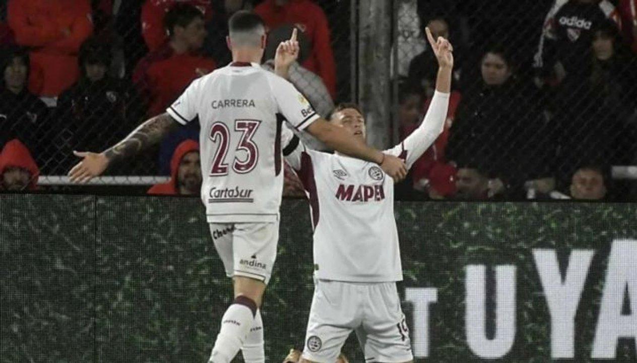 Copa Sudamericana- El micro de Lanuacutes fue atacado por hinchas de la Universidad de Chile
