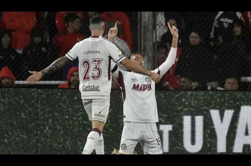 Copa Sudamericana- El micro de Lanuacutes fue atacado por hinchas de la Universidad de Chile