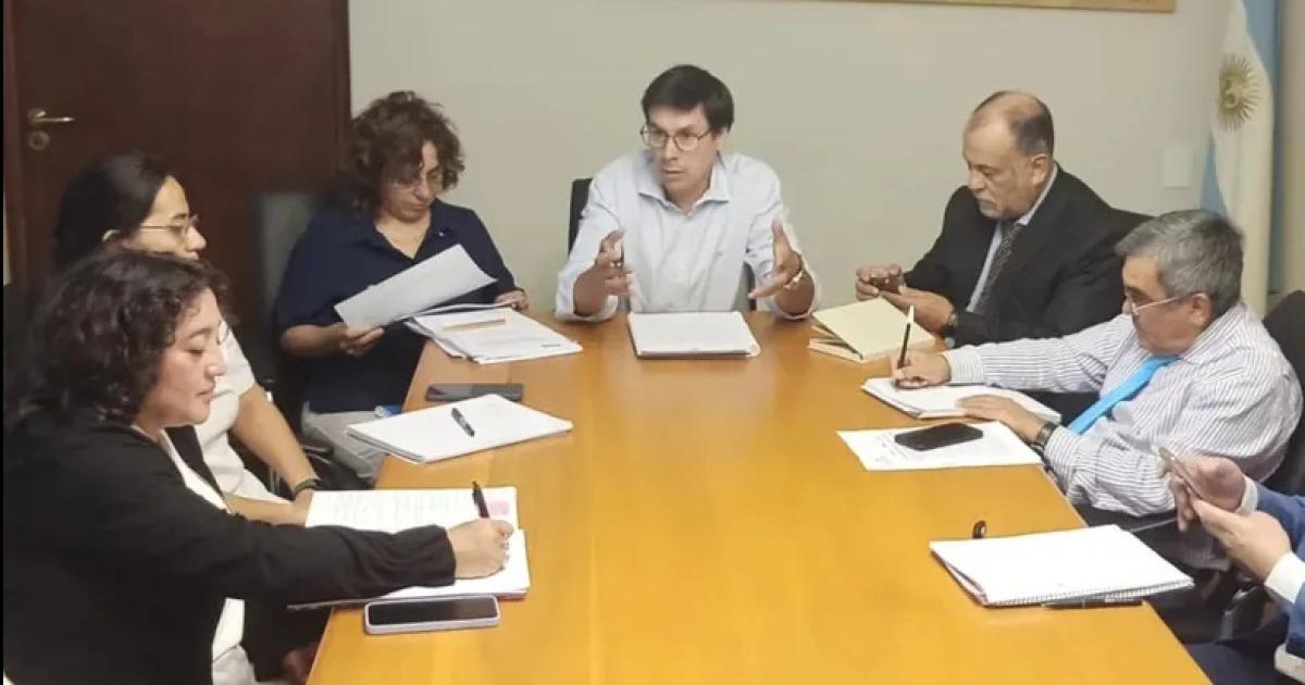 Paritarias- La proacutexima semana se inician las reuniones con gremios