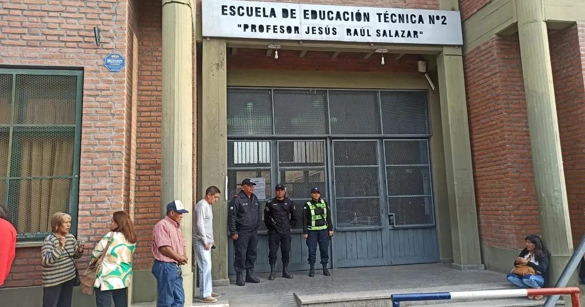 Cerca de 3000 efectivos de la Policiacutea afectados a la seguridad de los comicios