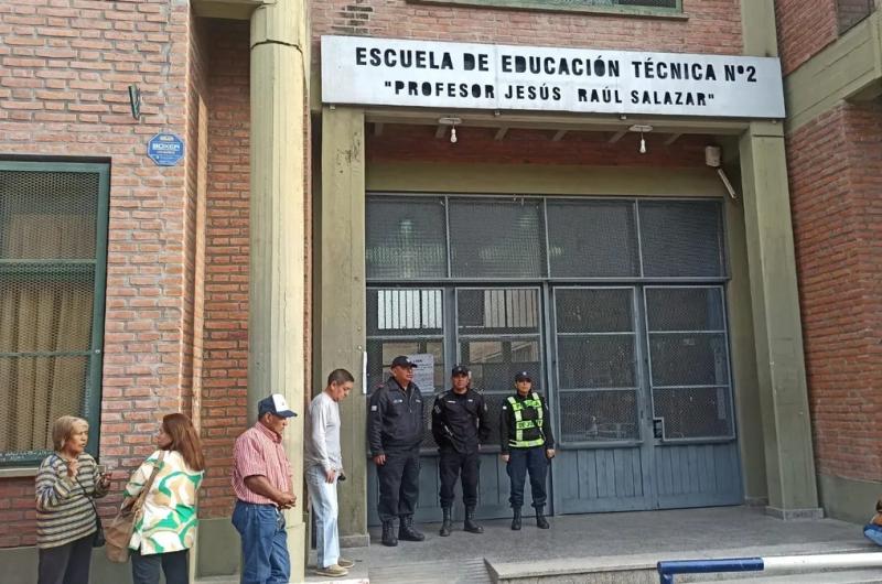 Cerca de 3000 efectivos de la Policiacutea afectados a la seguridad de los comicios