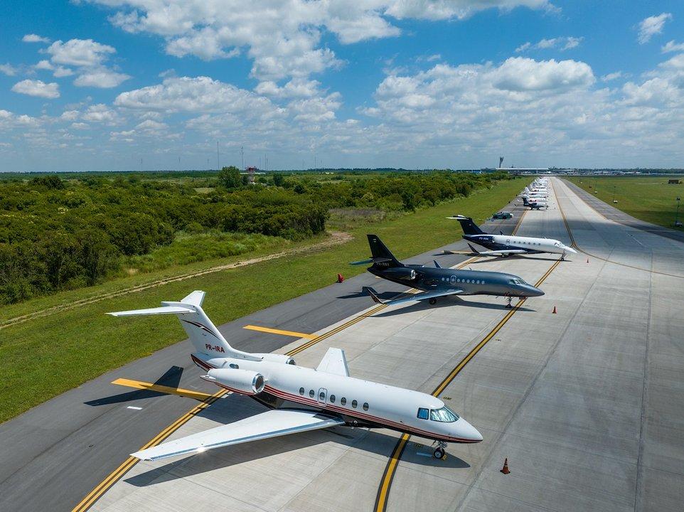 Inusual despliegue de aeronaves privadas en Ezeiza