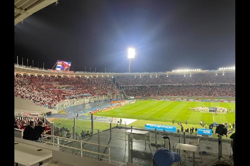Los hinchas le ponen color al encuentro entre River e Independiente Rivadavia