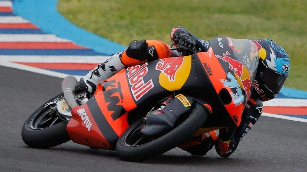 Moto 3- Perrone se afianza entre los primeros y largaraacute 7deg en Malasia